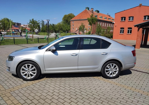 Skoda Octavia cena 35900 przebieg: 323000, rok produkcji 2016 z Elbląg małe 106